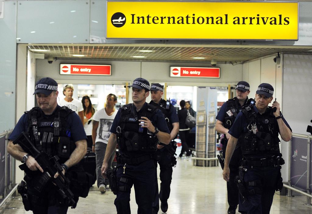 Detienen a sospechoso de terrorismo en aeropuerto de Londres