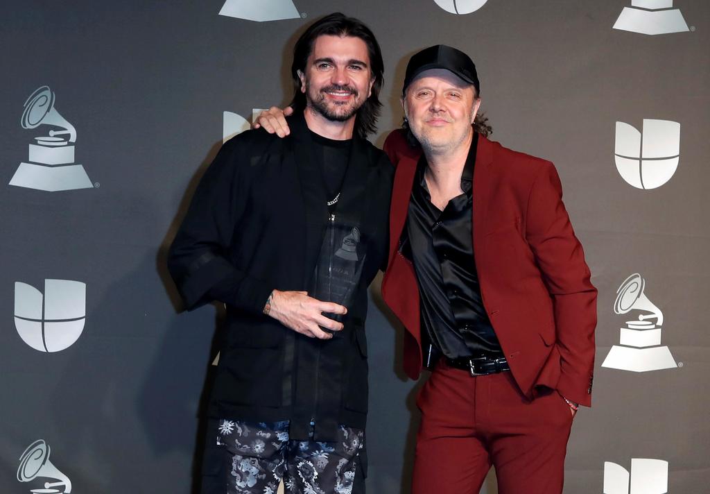 Metallica se sube al escenario de los Latin Grammy para homenajear a Juanes