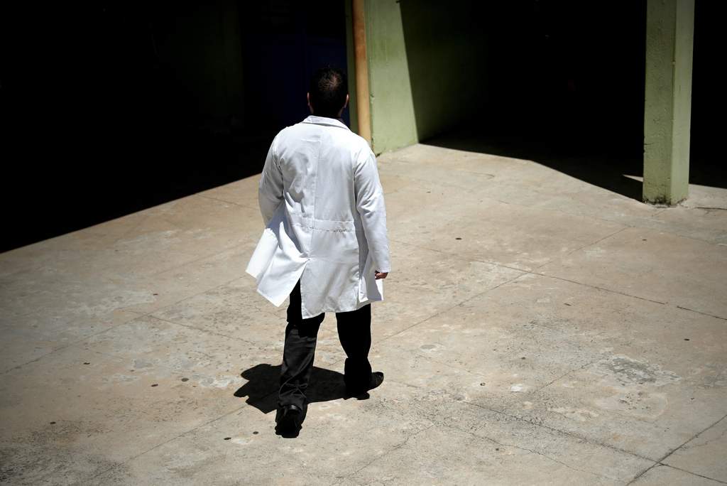 Respalda Cuba a sus médicos en Ecuador; culpa de sabotaje a EUA