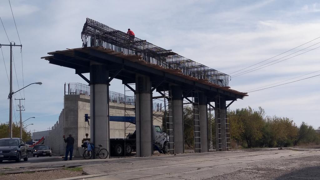 Concluirán puente sobre vías de ferrocarril en marzo: Berlanga Gotés