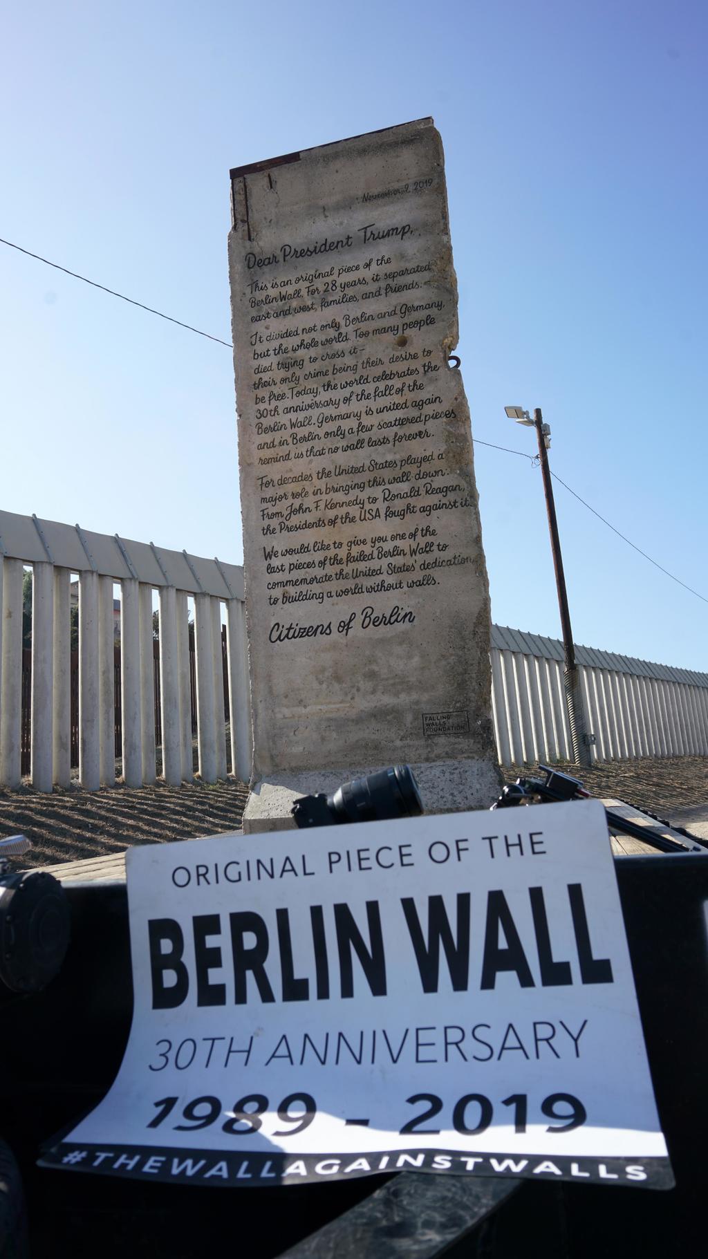 Envían Muro de Berlín a Trump