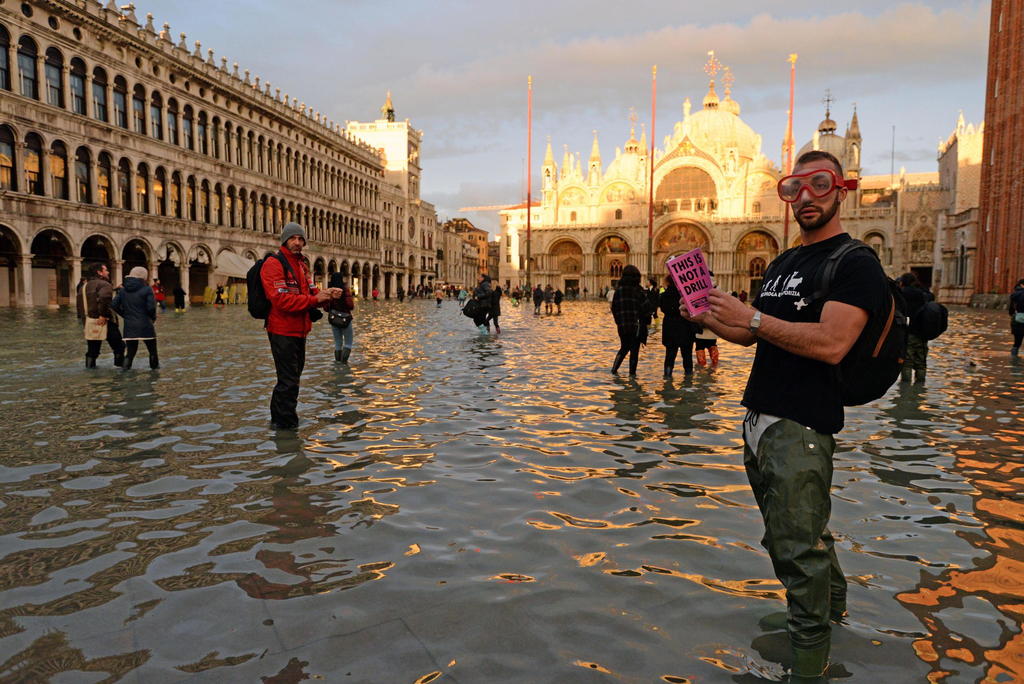 Venecianos, cansados del turismo y las inundaciones