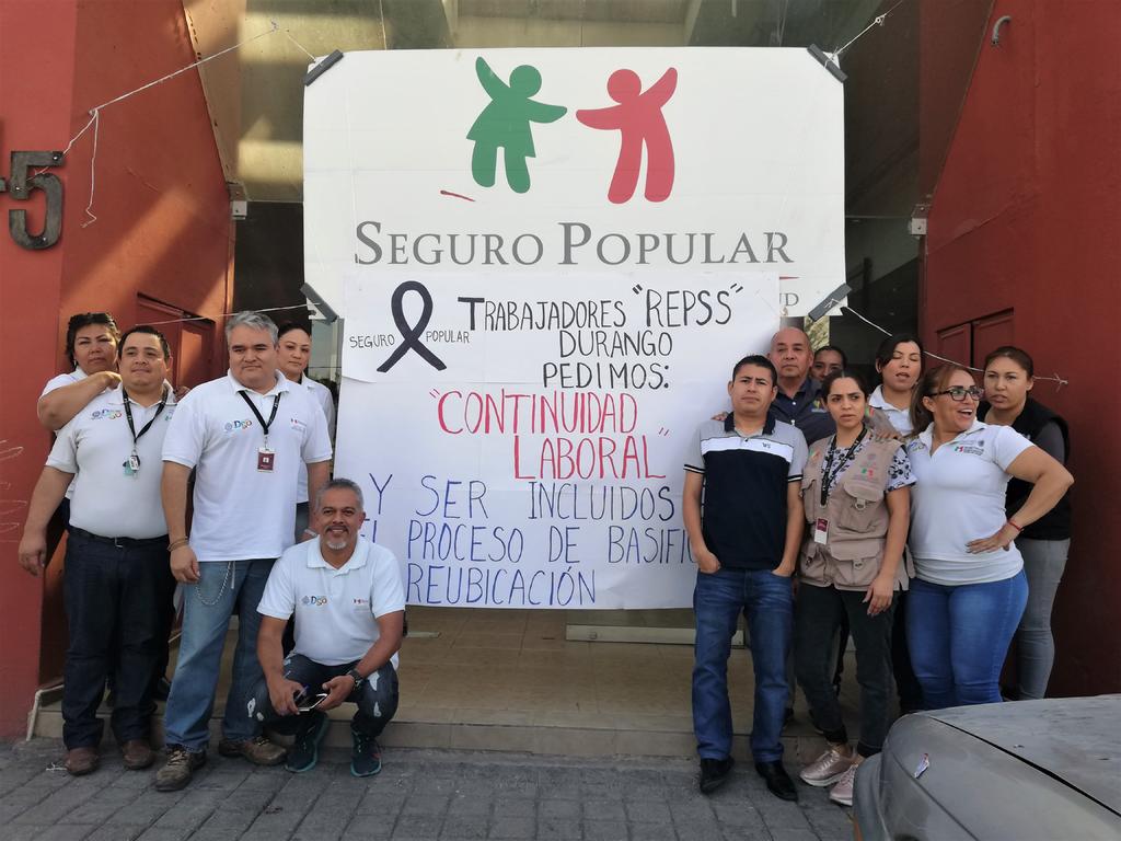 En Gómez Palacio se unen a protesta por desaparición del Seguro Popular