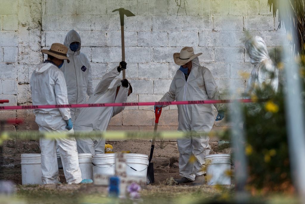 Realizan exhumación múltiple en Coahuila