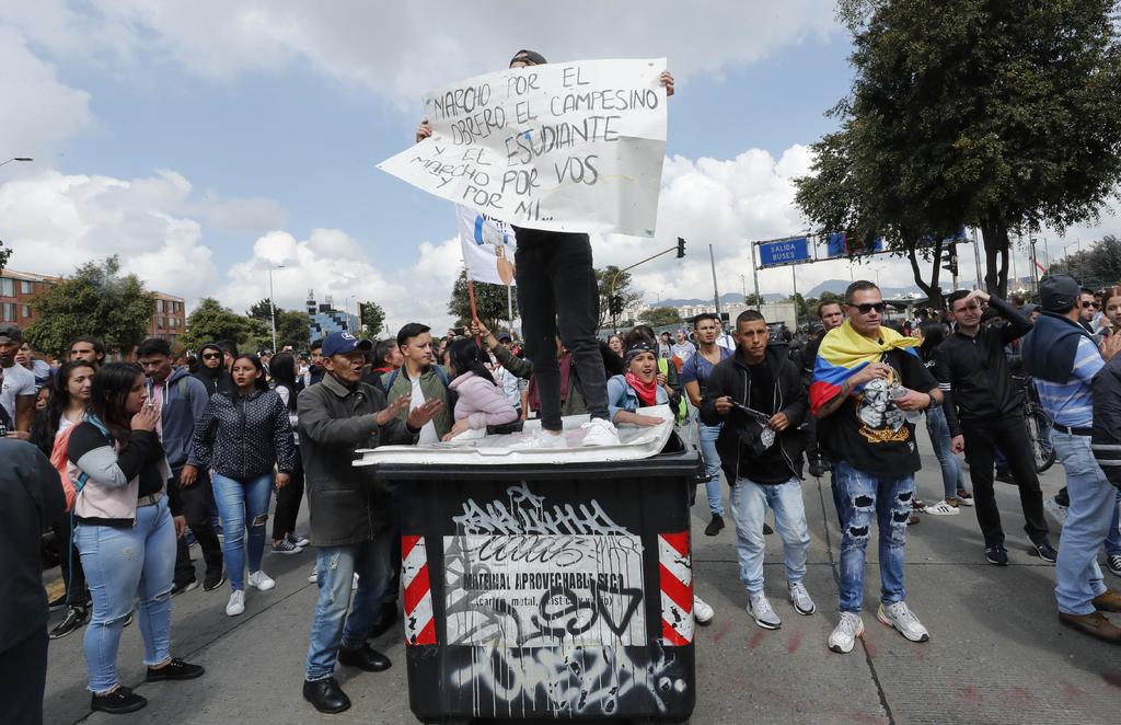 Colombianos se apoderan de las calles para protestar contra el Gobierno