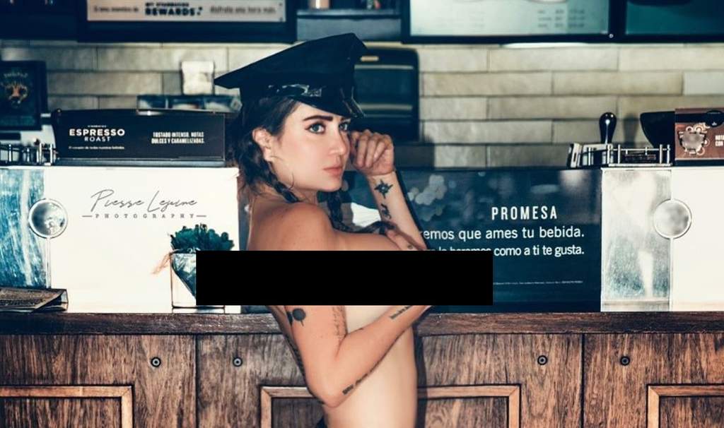 Celia Lora enciende la red con desnudo en cafetería