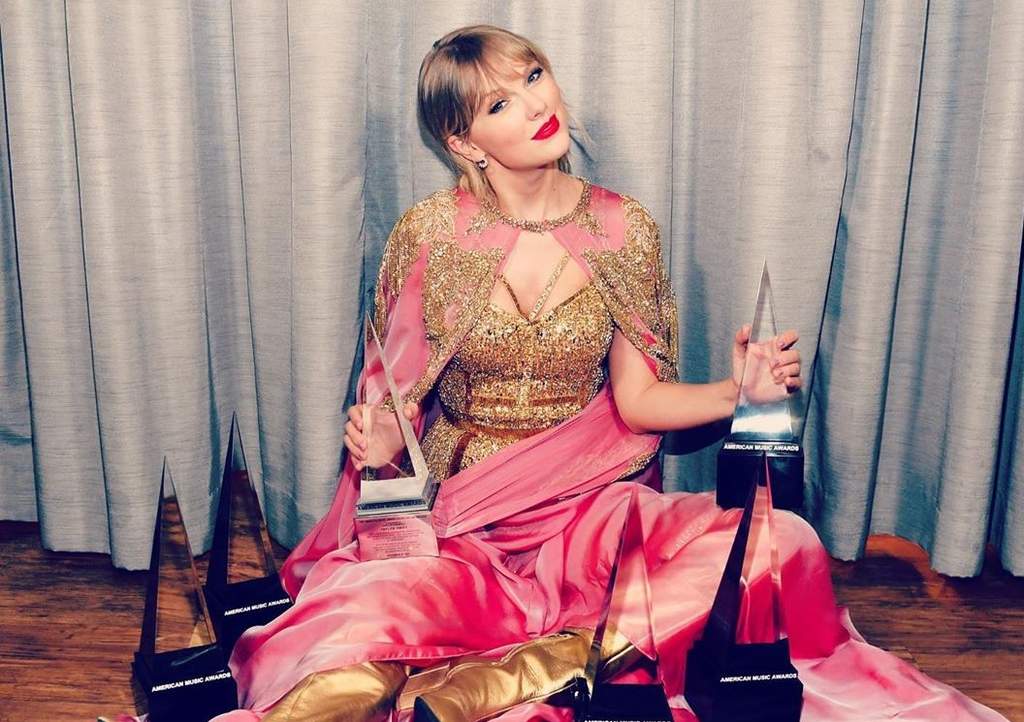 Taylor Swift destrona al 'Rey del pop' en los AMAs 2019