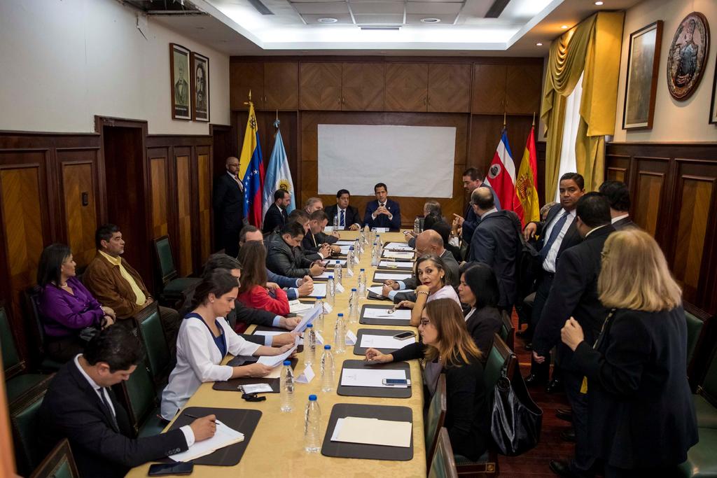 Intervención de legisladores españoles desata riña en Parlamento venezolano