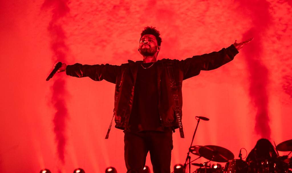 The Weeknd regresa con nuevos sencillos Heartless y Blinding lights