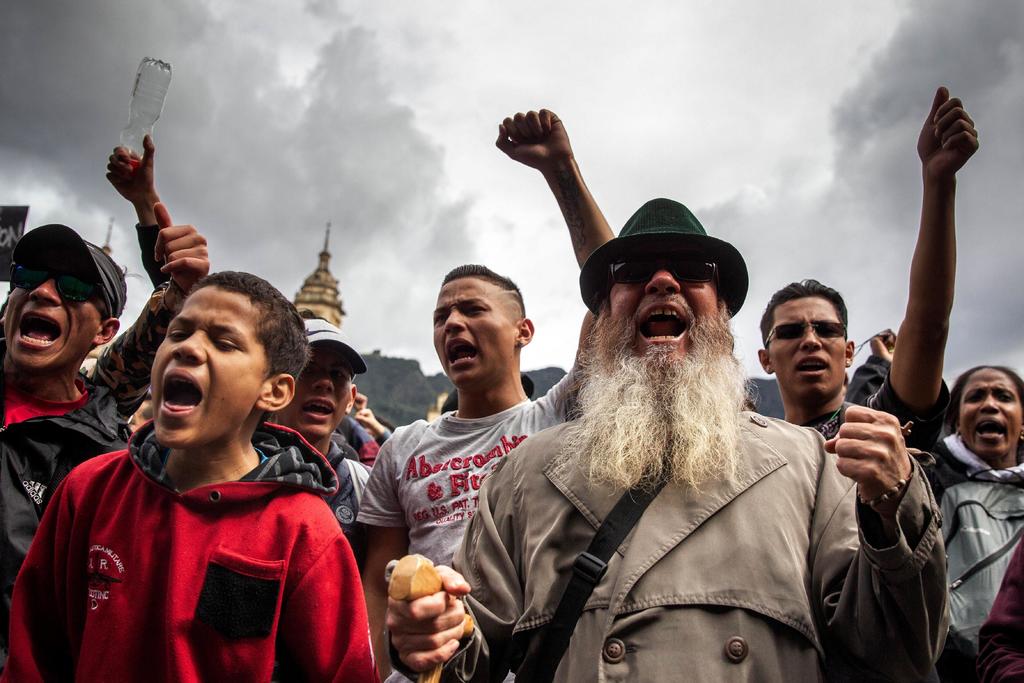Protestan a ritmo de carnaval en Bogotá en segundo paro nacional contra Duque