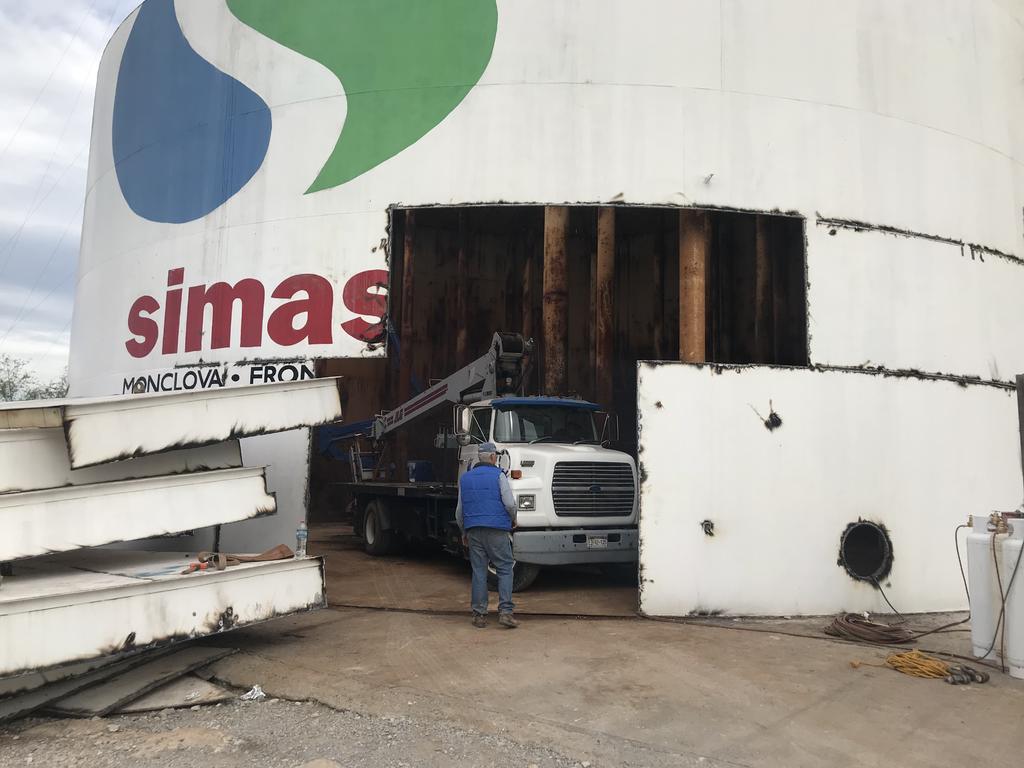 Desmontan mega tanque de Simas en Monclova