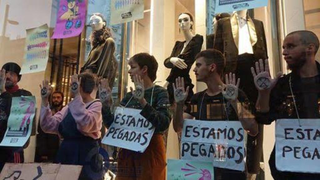 Irrumpen activistas en una tienda Zara de Madrid; piden 'justicia climática'