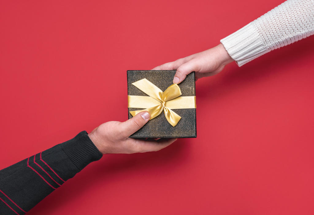 Los 10 regalos que nadie quiere recibir en el intercambio navideño