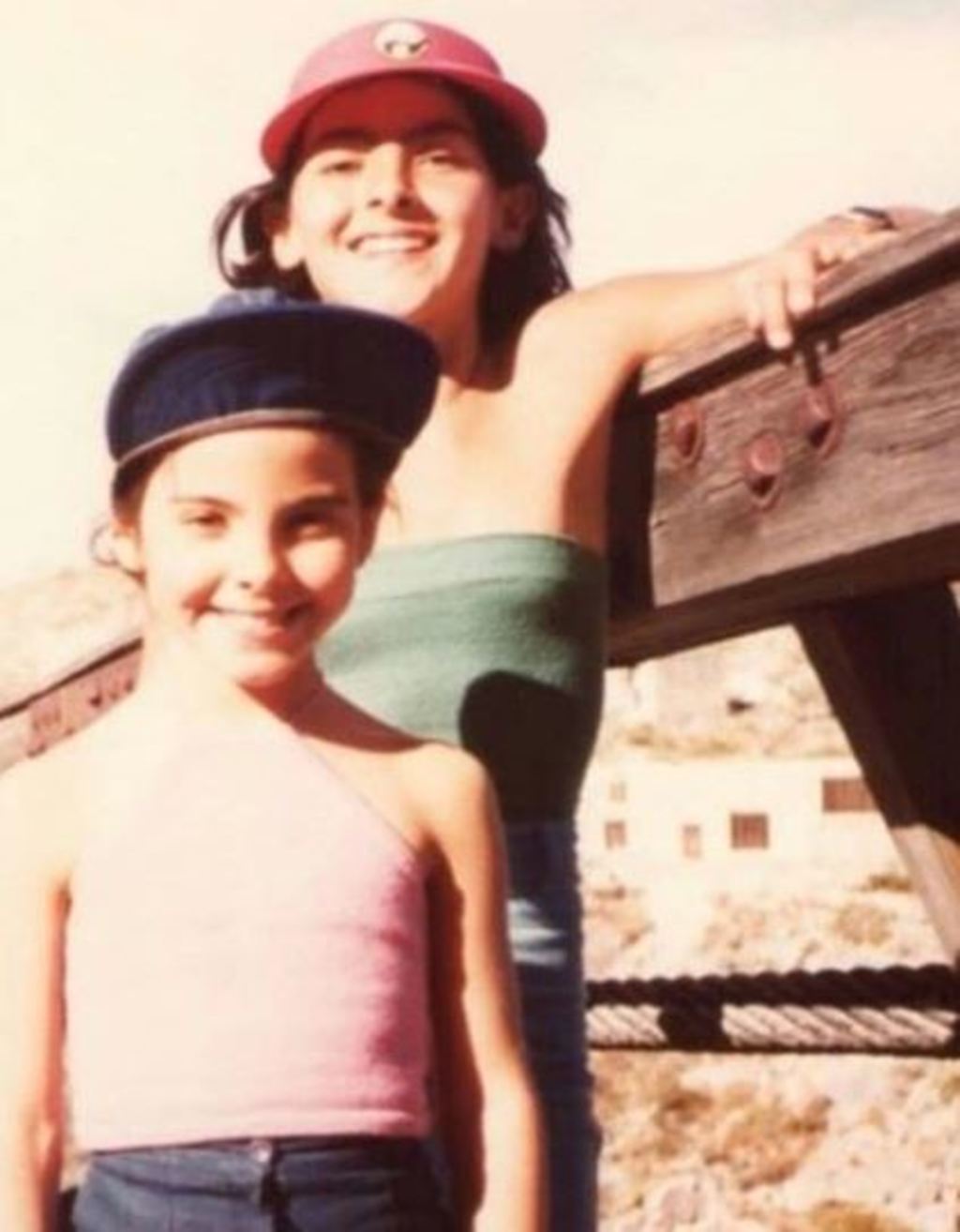 Kate del Castillo comparte foto de su infancia, ¿en Torreón?
