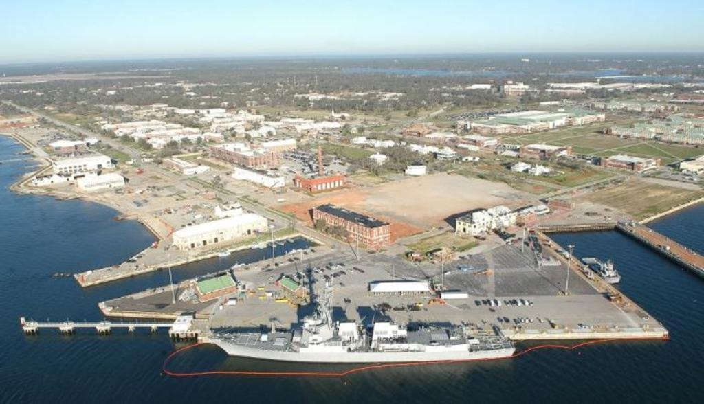 Confirman dos muertes en tiroteo en base naval en Florida; incluido el autor