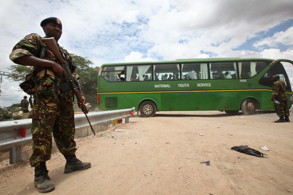 Suman 8 muertos por ataque a un autobús en Kenia; se responsabiliza a Al Shabab