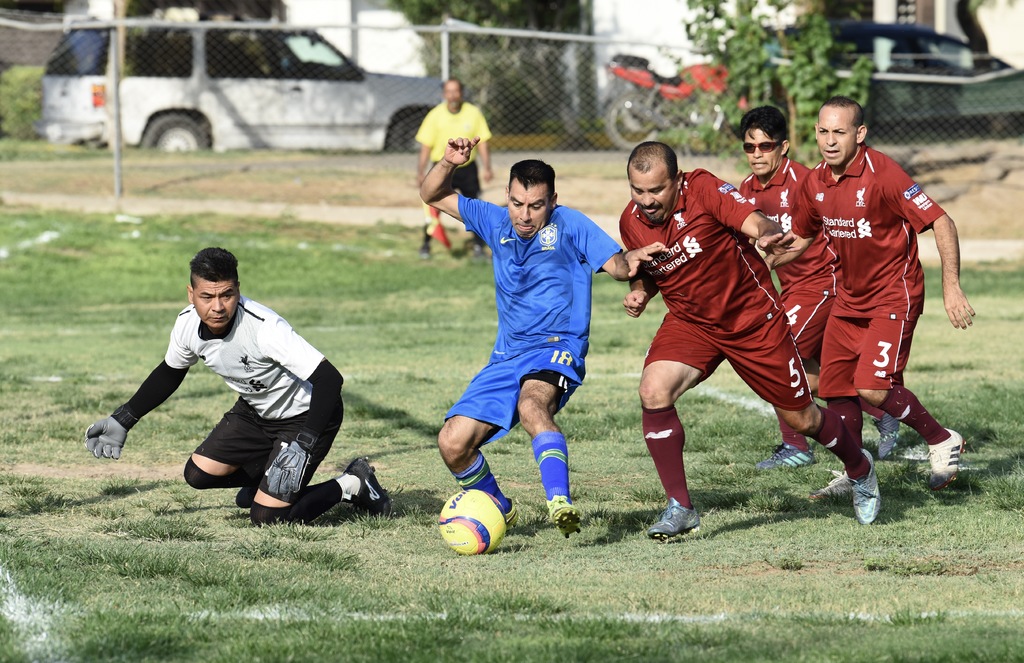 Juegan Veteranos y la Libre en Liga Premier de San Isidro