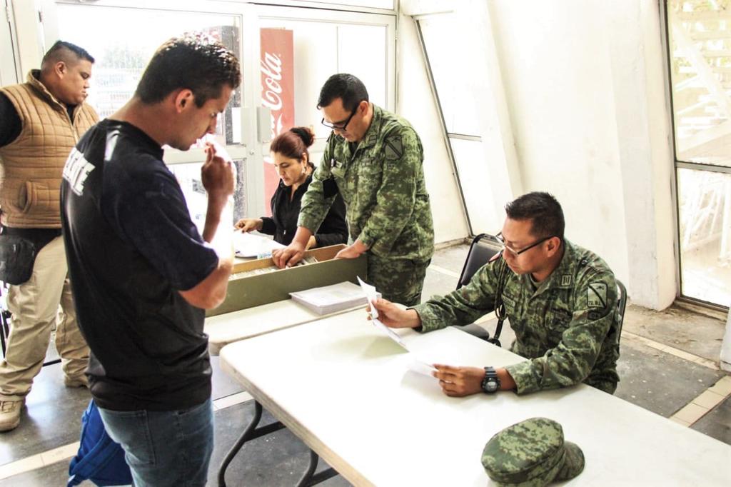Comienza entrega de cartillas militares liberadas en Lerdo