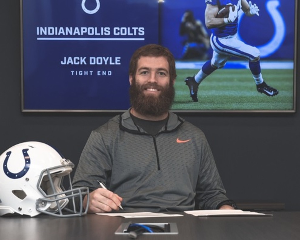Los Colts extienden contrato a Jack Doyle