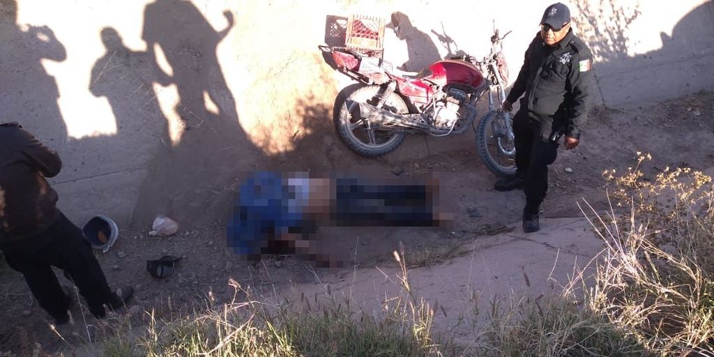 Hombre muere en accidente de moto a la entrada del ejido Porvenir