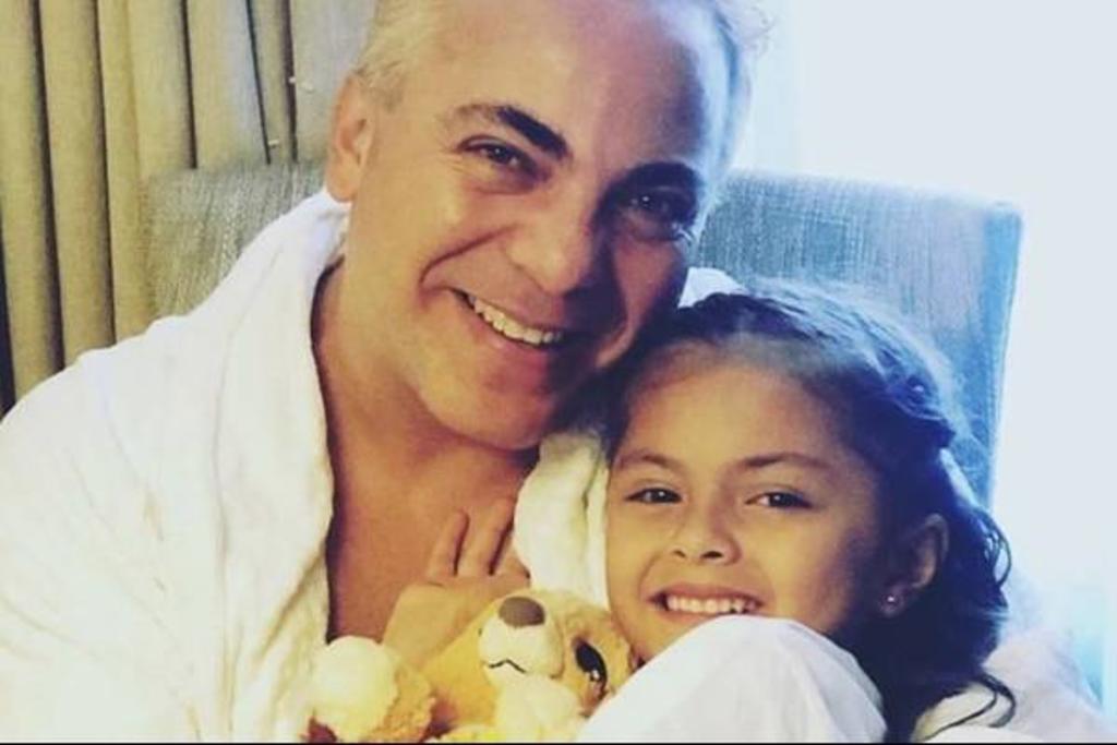 Hija de Cristian Castro le canta tierna versión de 'Por amarte así'