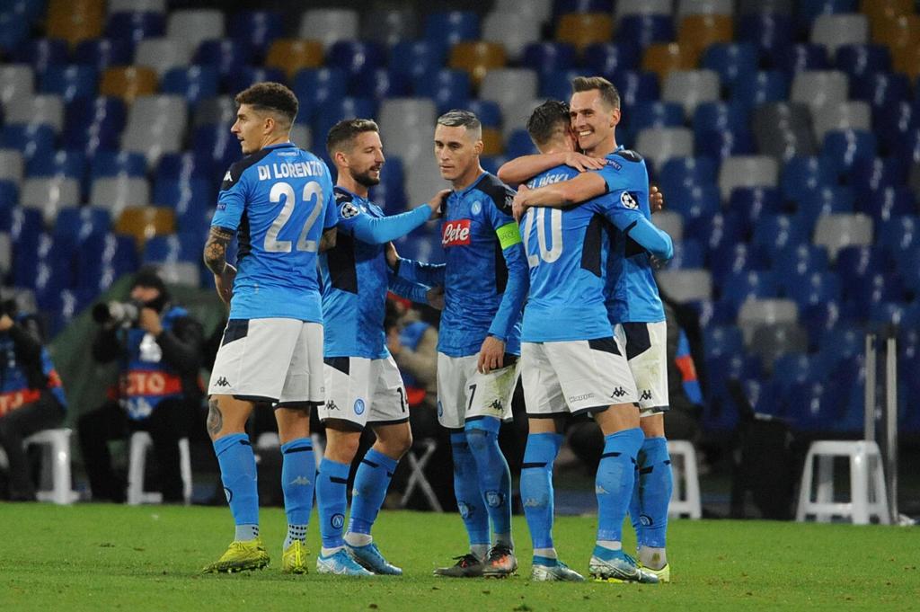 Napoli sella su pase a los octavos de final de la Champions League