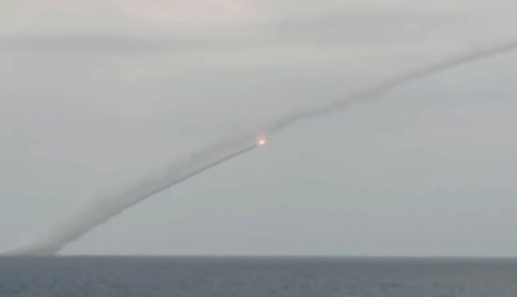 Buque ruso realiza simulacro con misil de crucero Kalibr