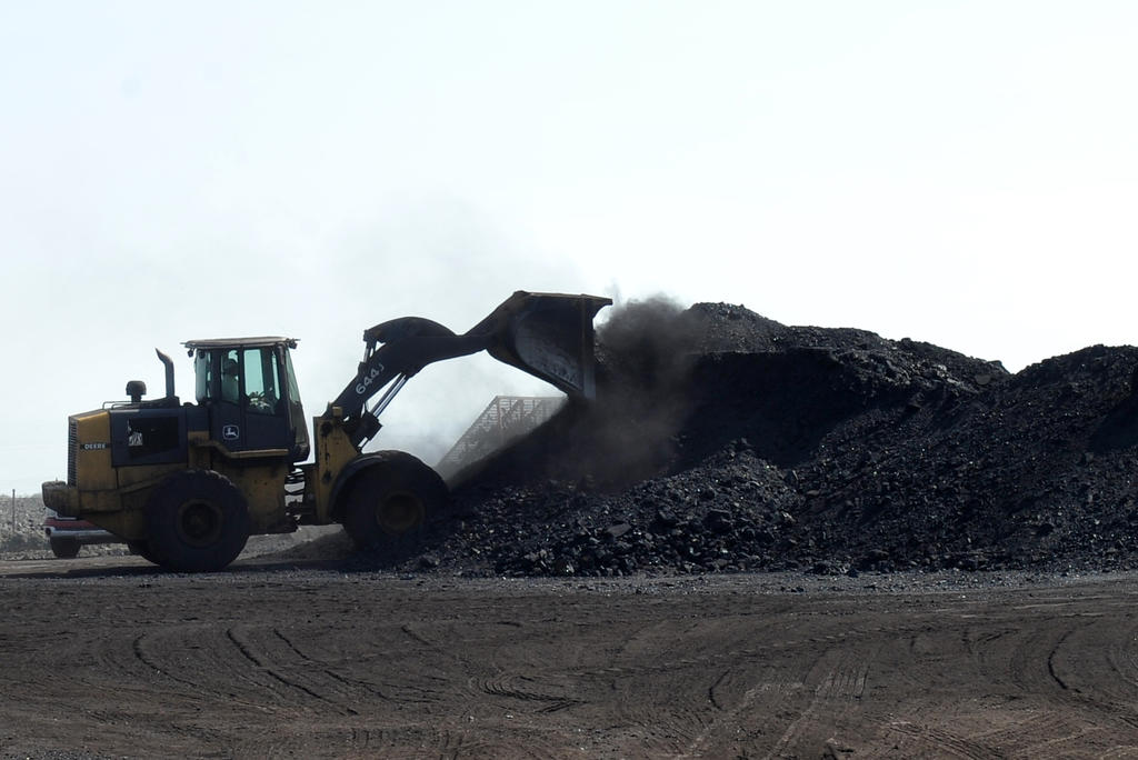 Inicia suministro de 80 mil toneladas de carbón para CFE en Nava