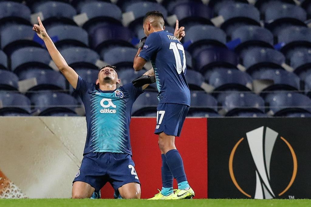'Tecatito' y el Porto avanzan a los dieciseisavos de la Europa League