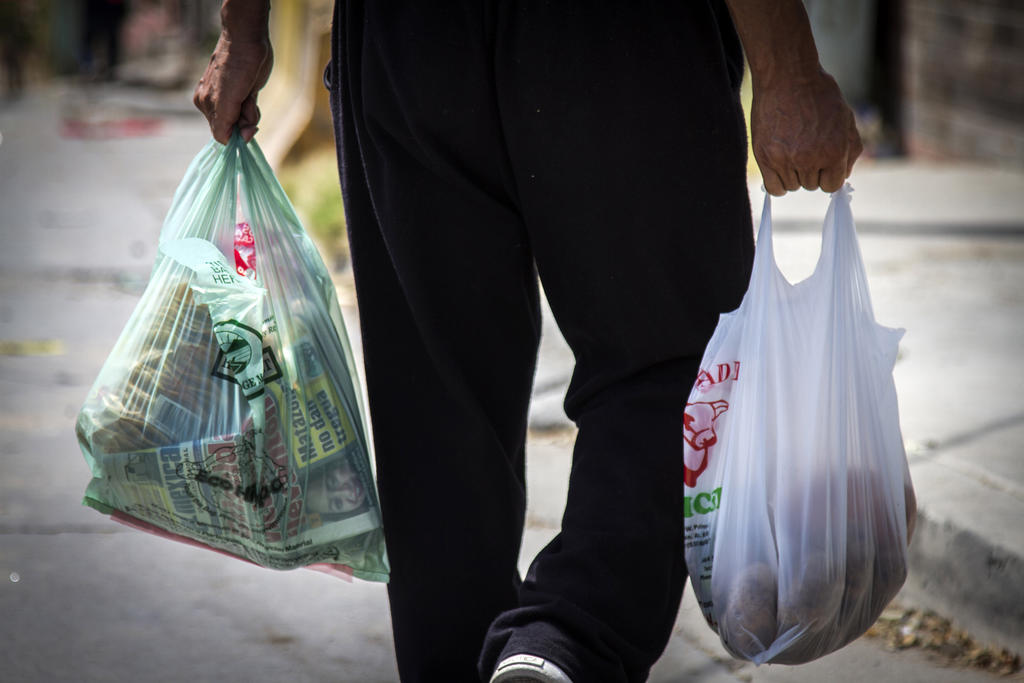 Coahuila busca extinción de bolsas de plástico y popotes