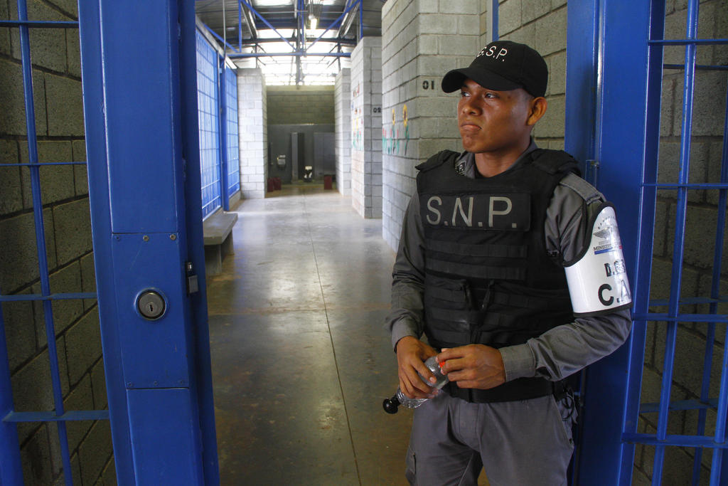 Aumenta a 14 cifra de muertos por balacera en cárcel panameña
