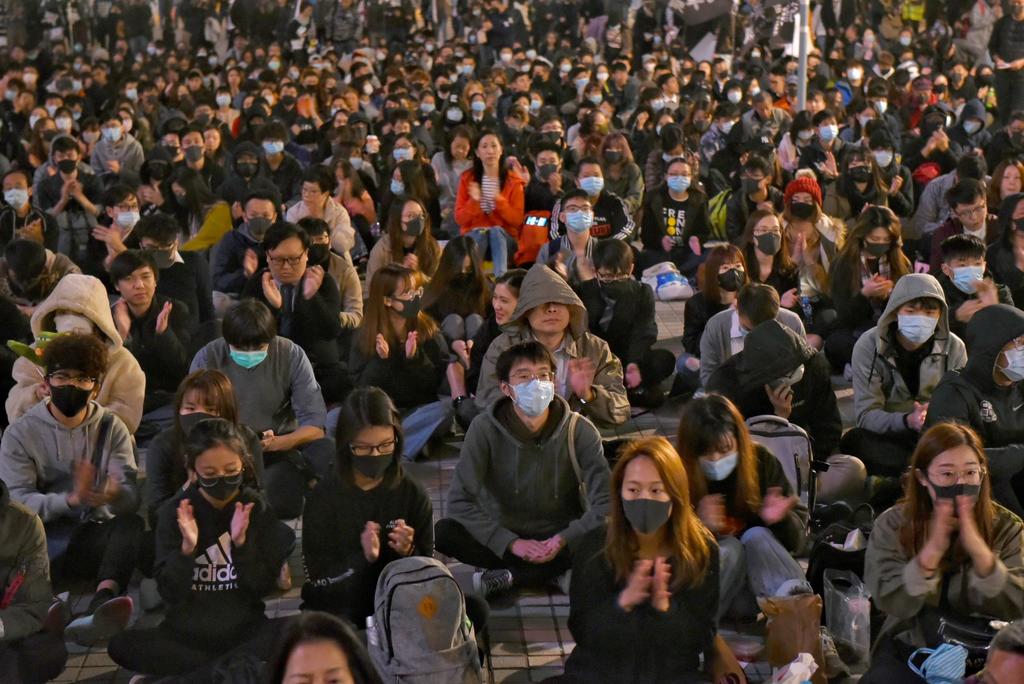 Congelan fondos de organismo que apoya protestas en Hong Kong