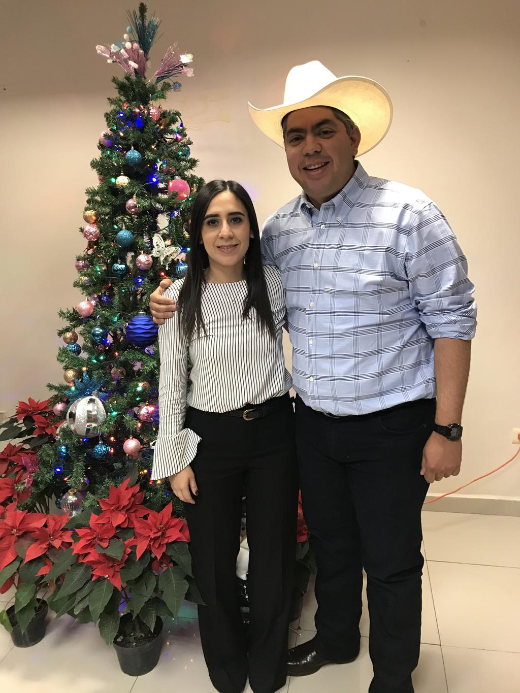 Envían Alfredo Paredes y su esposa un mensaje navideño