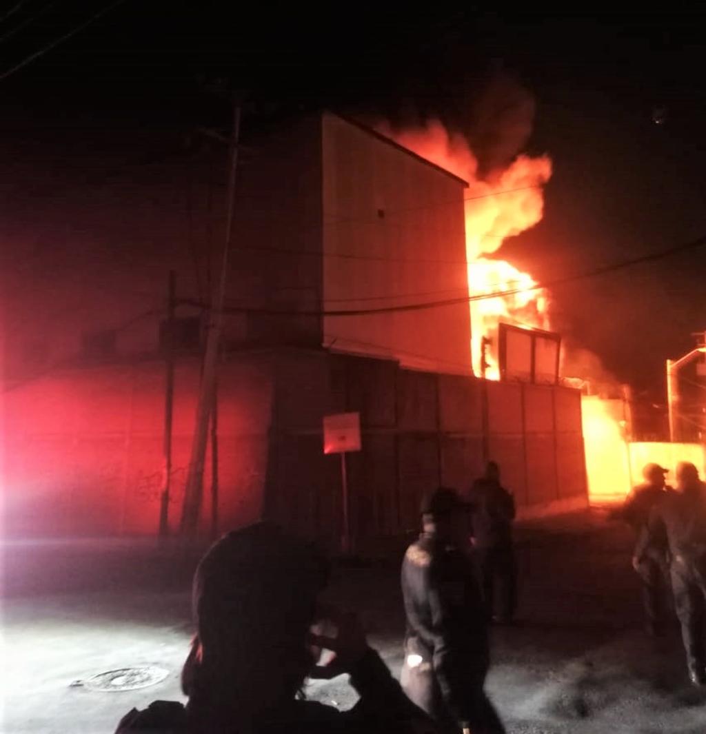 Arde subestación eléctrica en Iztapalapa