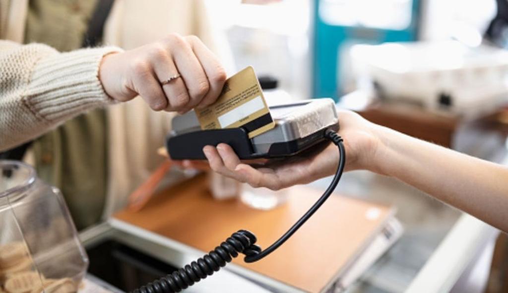 ¿Sancionará SAT por gastar más de lo que tienes con tarjeta de crédito?