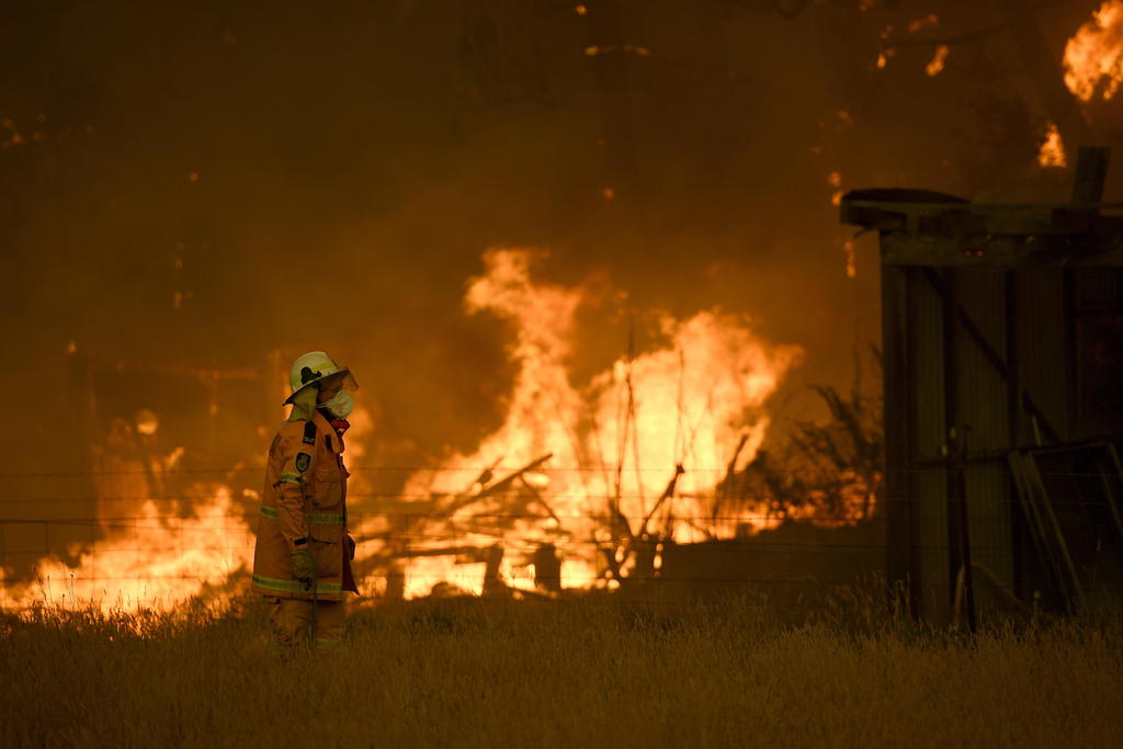 Piden la evacuación de miles de personas en Australia por incendios forestales