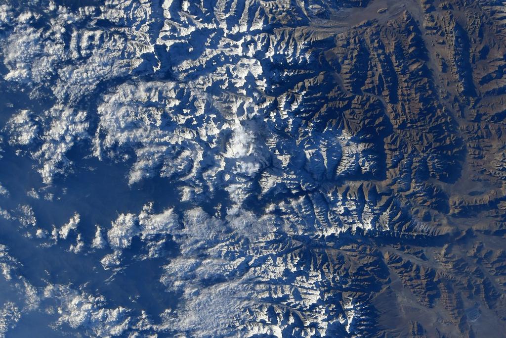 Astronauta reta a encontrar el monte Everest en esta imagen