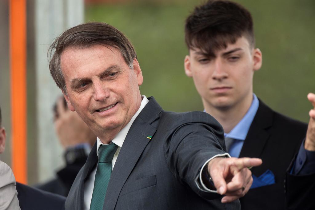 Bolsonaro aumenta 4.1 por ciento el salario mínimo en Brasil