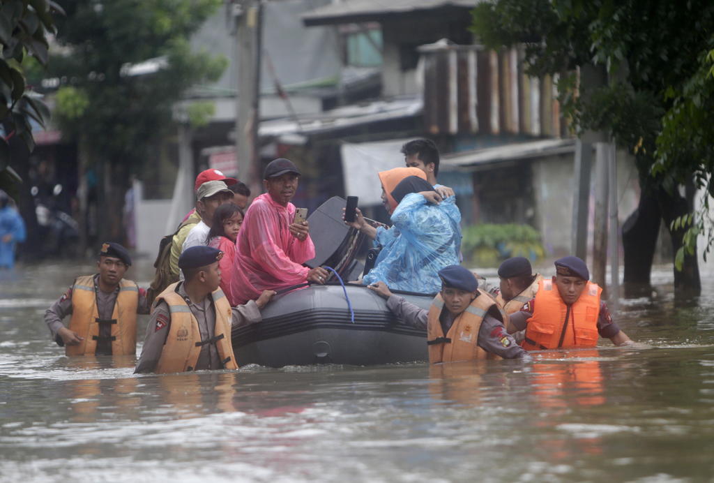 Al menos 16 muertos a causa de las inundaciones en Indonesia
