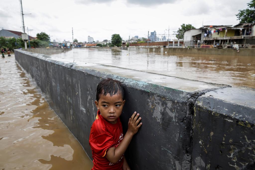 Aumenta a 30 el número de muertos por las lluvias en Indonesia