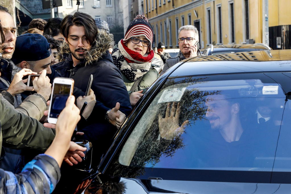 Aficionados enloquecen con la llegada de Zlatan a Milán