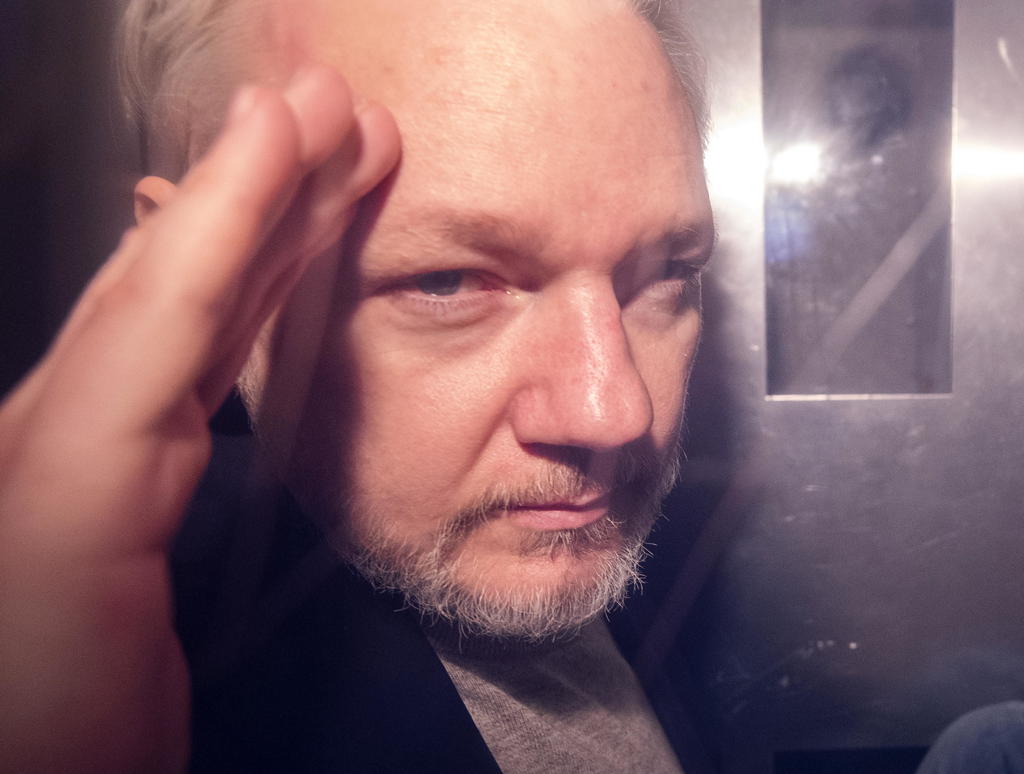 Expresa AMLO solidaridad con Assange y pide su liberación