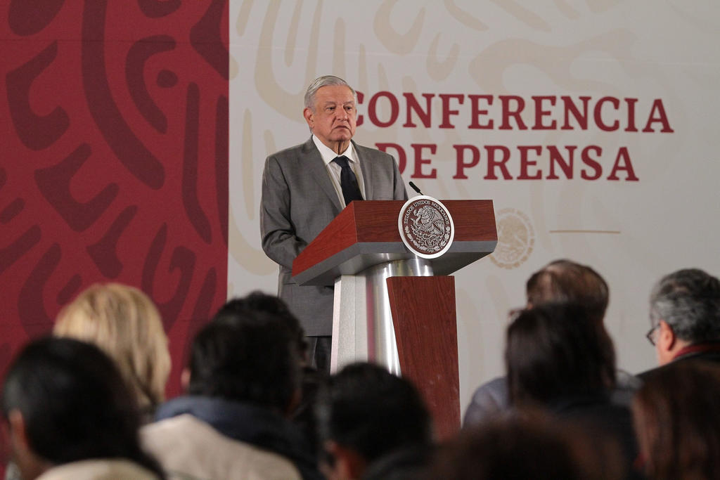 Anuncia López Obrador revisión de Afores y pensiones