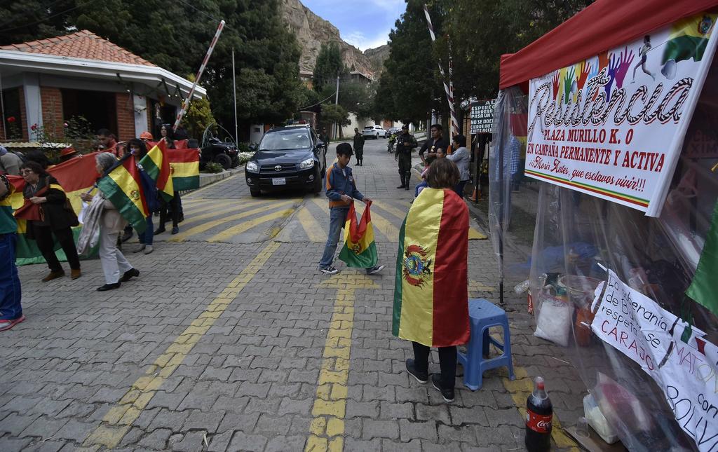 Funcionarios de la embajada española dejan Bolivia