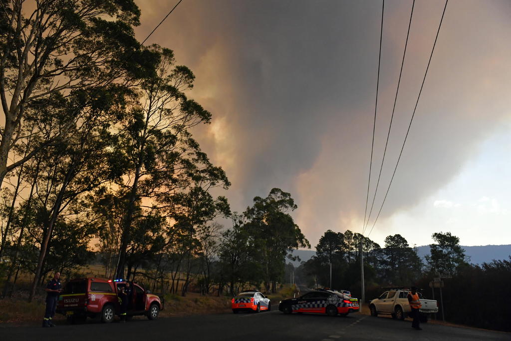 Ligera mejora en clima atenúa incendios en Australia
