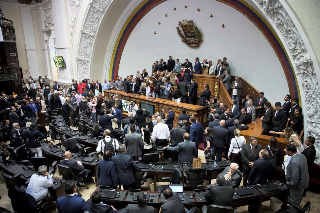 Venezuela abre un nuevo cisma: dos presidentes para un mismo parlamento
