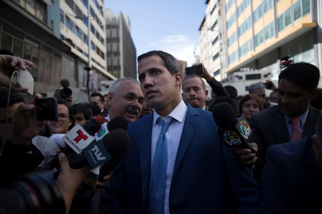 Intentará Guaidó entrar al Parlamento de Venezuela como presidente