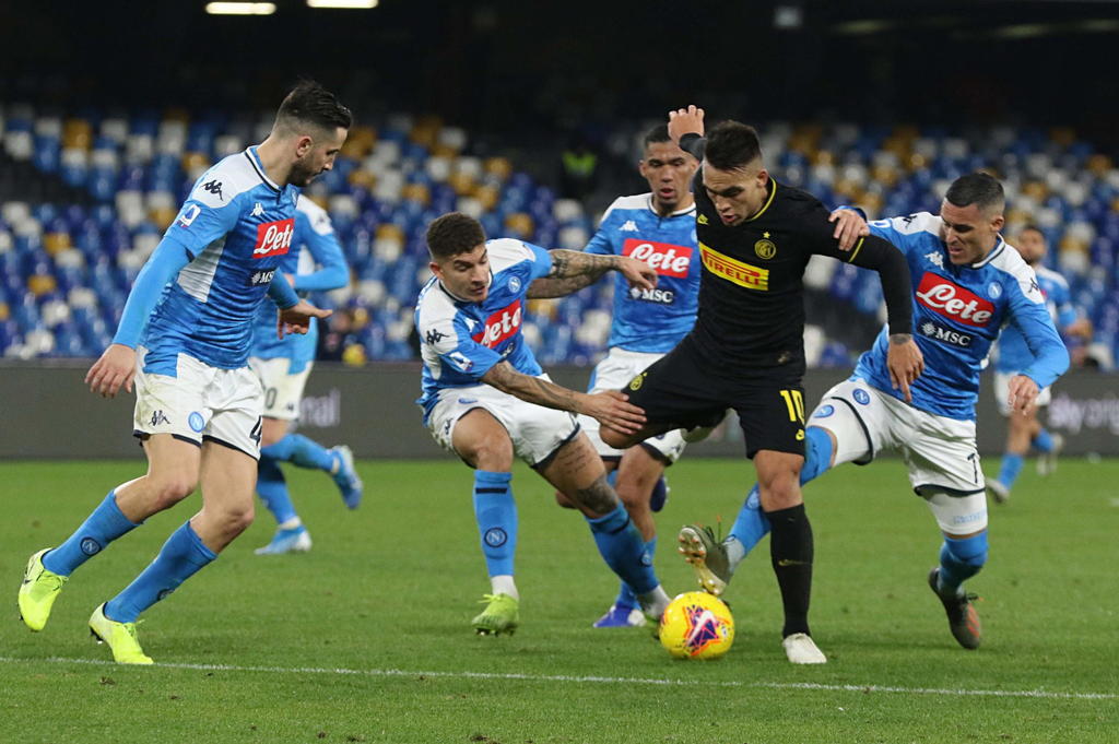 'Chucky' Lozano y Napoli caen ante el Inter de Milán