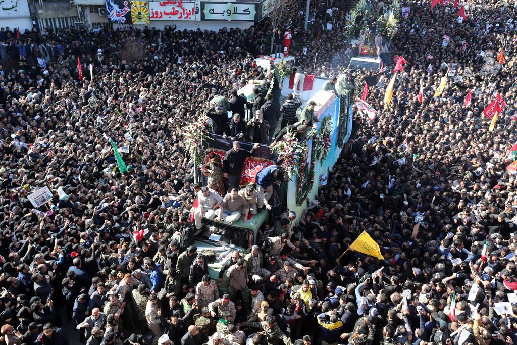 Mueren al menos 40 personas en estampida durante funeral de Soleimani en Irán