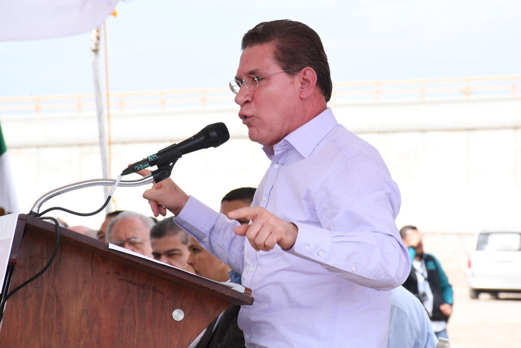 Gobernador de Durango se solidariza con Torreón tras tragedia en colegio